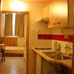 Albert Konukevi 2*